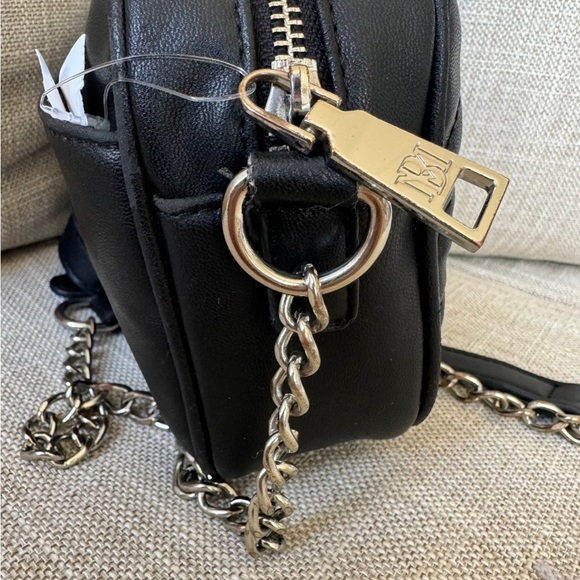 Badgley Mischka Camera crossbody Bag - Picture 7 of 12